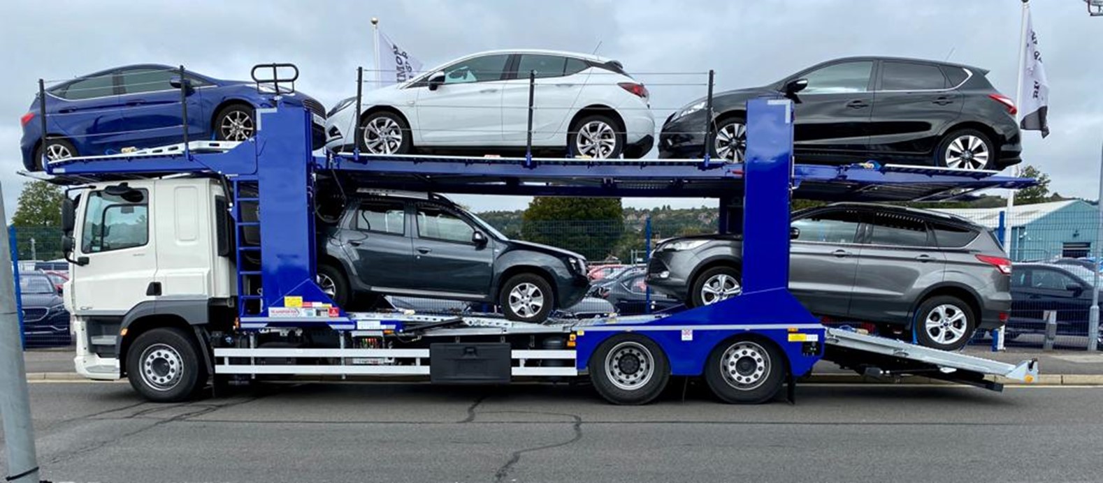 another blue transporter facing in the opposite direction